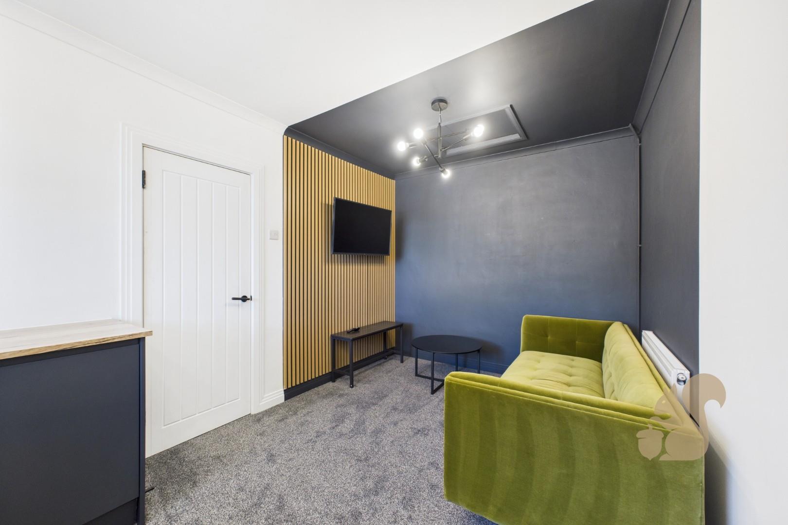 Room Sunrise Avenue in Chelmsford