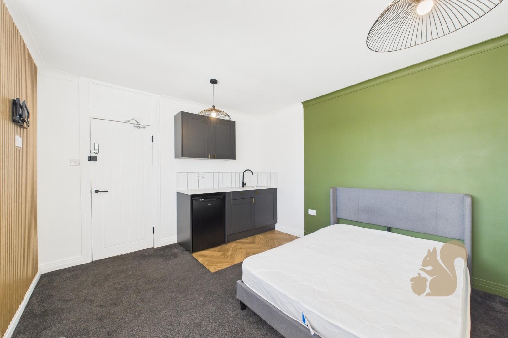 Room Sunrise Avenue in Chelmsford