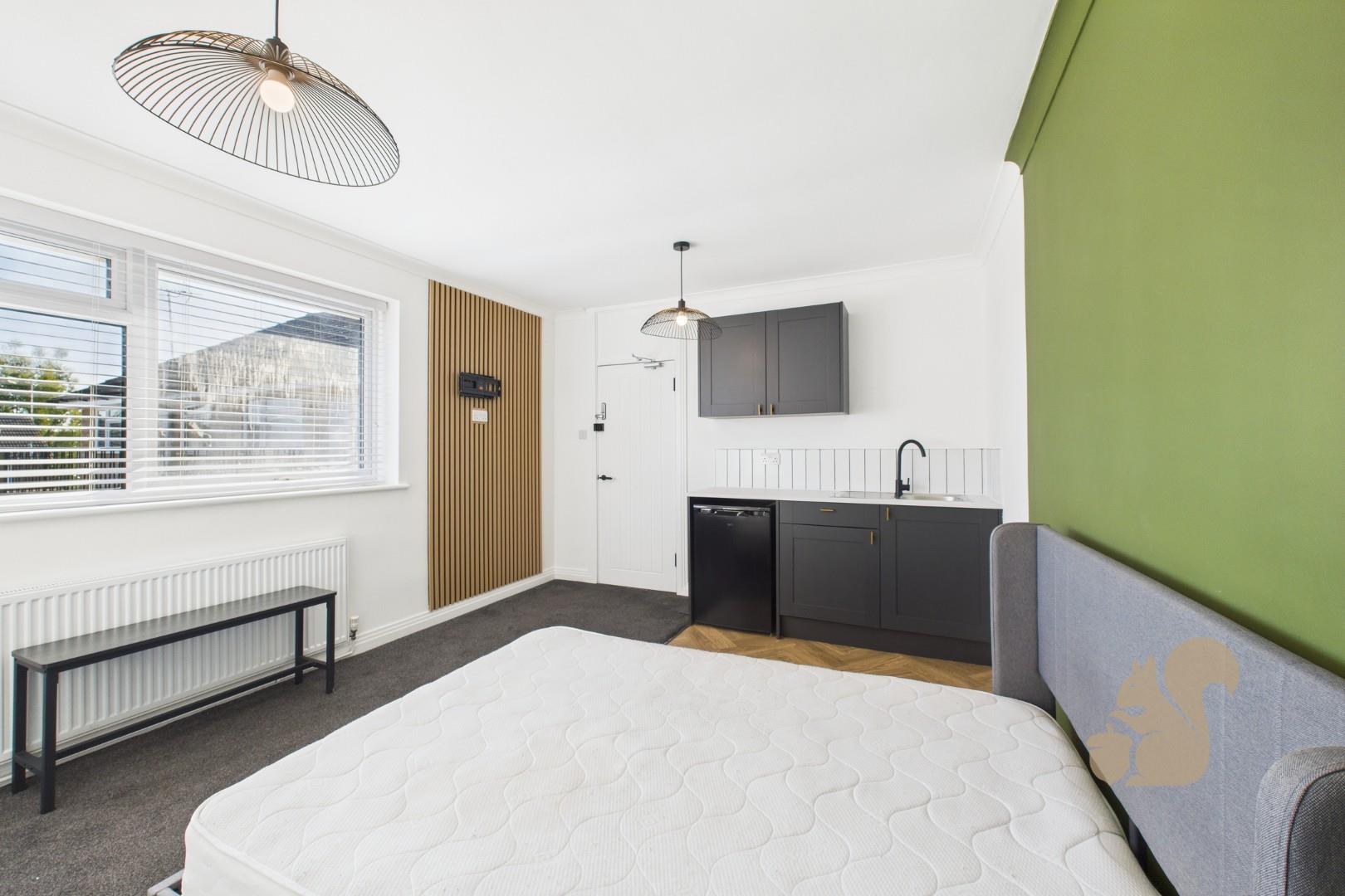 Room Sunrise Avenue in Chelmsford