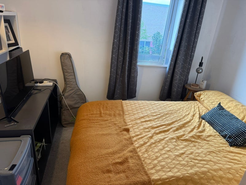 Room Willowherb Road in Bristol