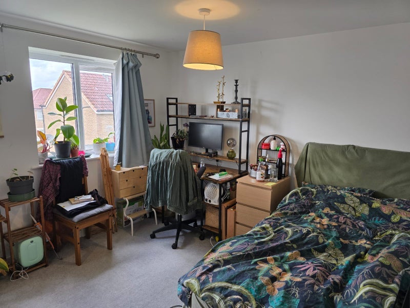 Room Willowherb Road in Bristol