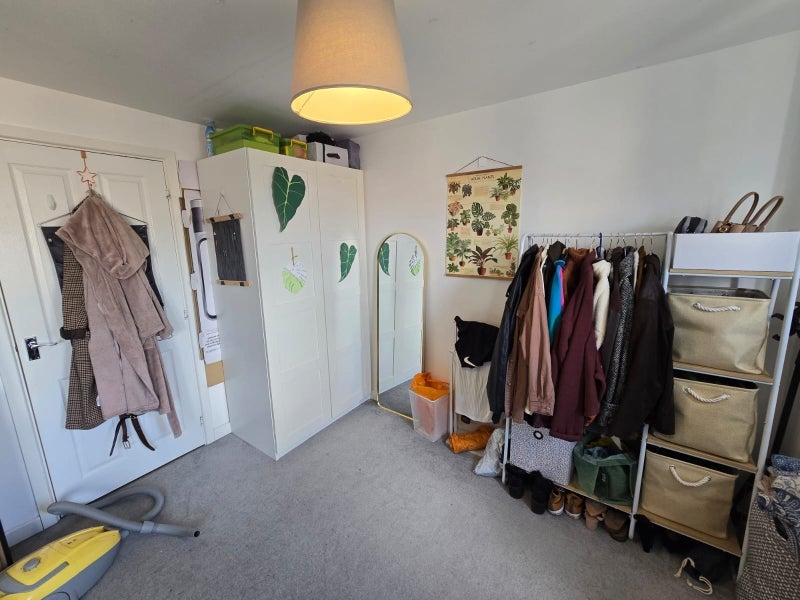 Room Willowherb Road in Bristol