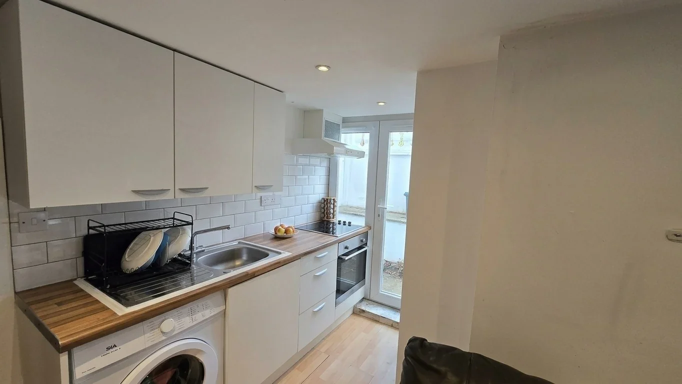 Flat Acton Lane in Greater London