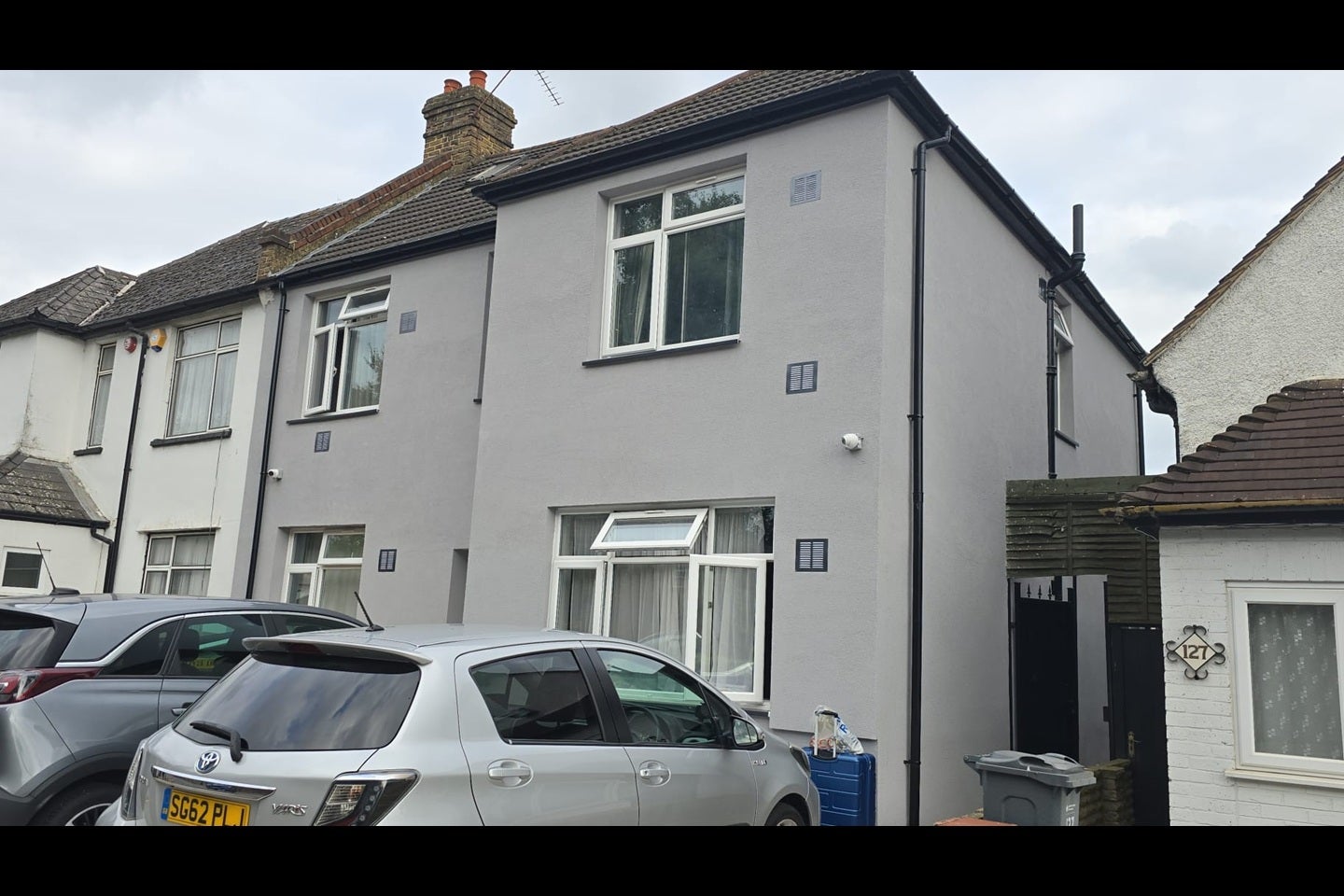 Flat Lampton Road in Greater London
