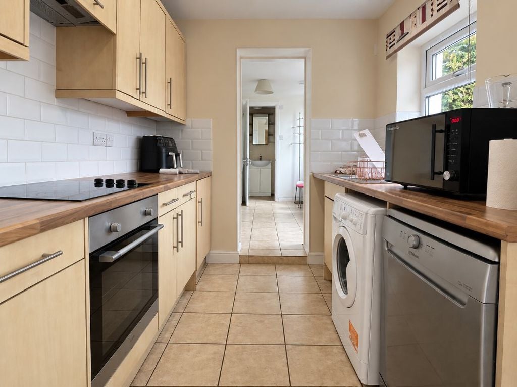 Room Oving Road in Chichester