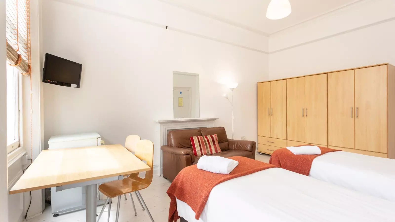 Flat Penywern Road in Greater London
