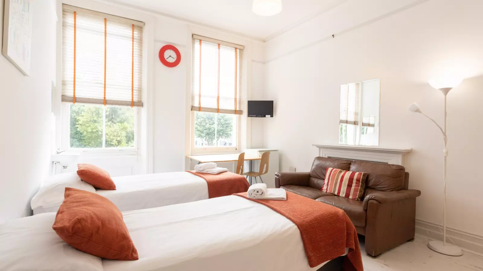 Flat Penywern Road in Greater London