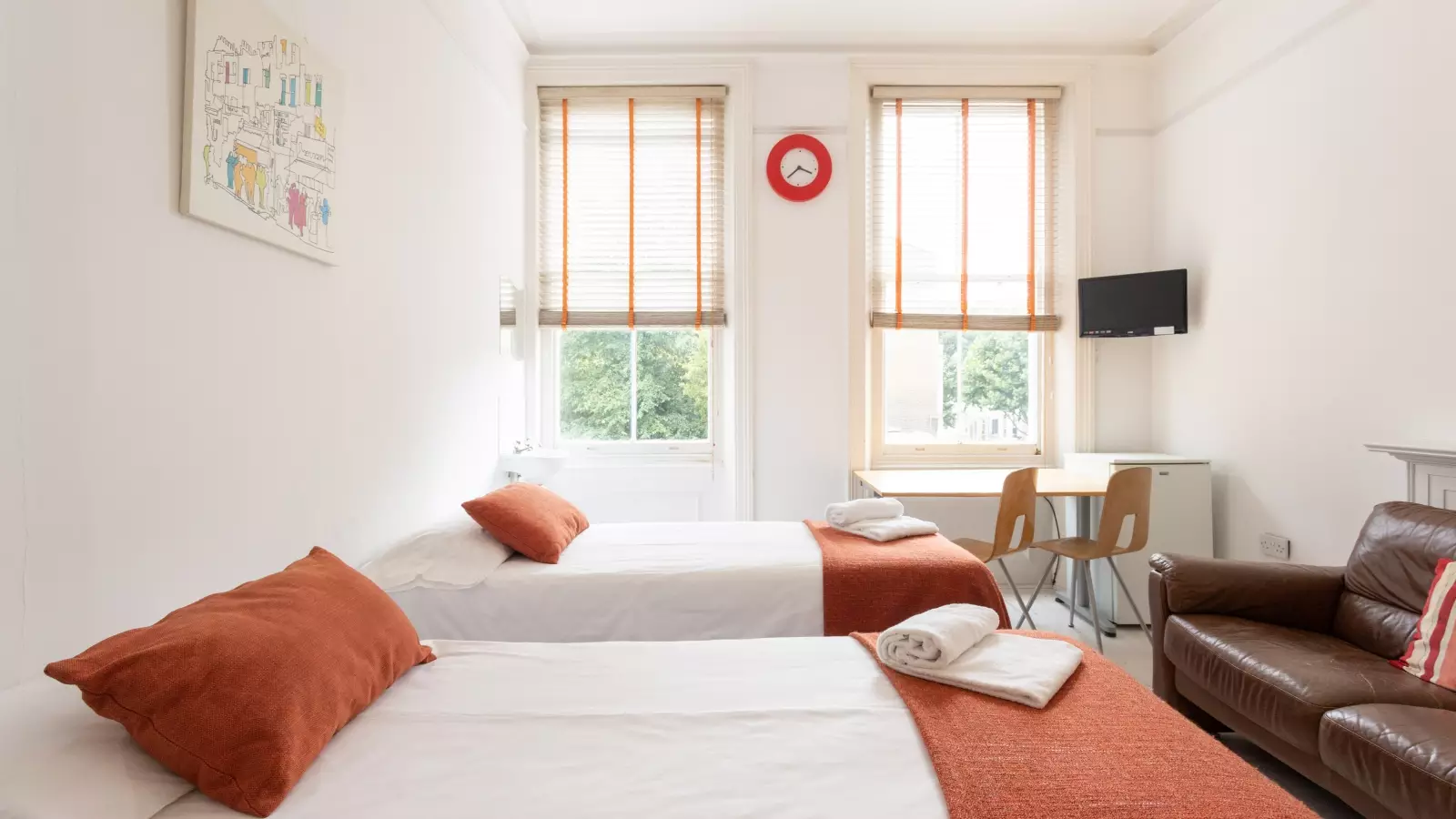 Flat Penywern Road in Greater London