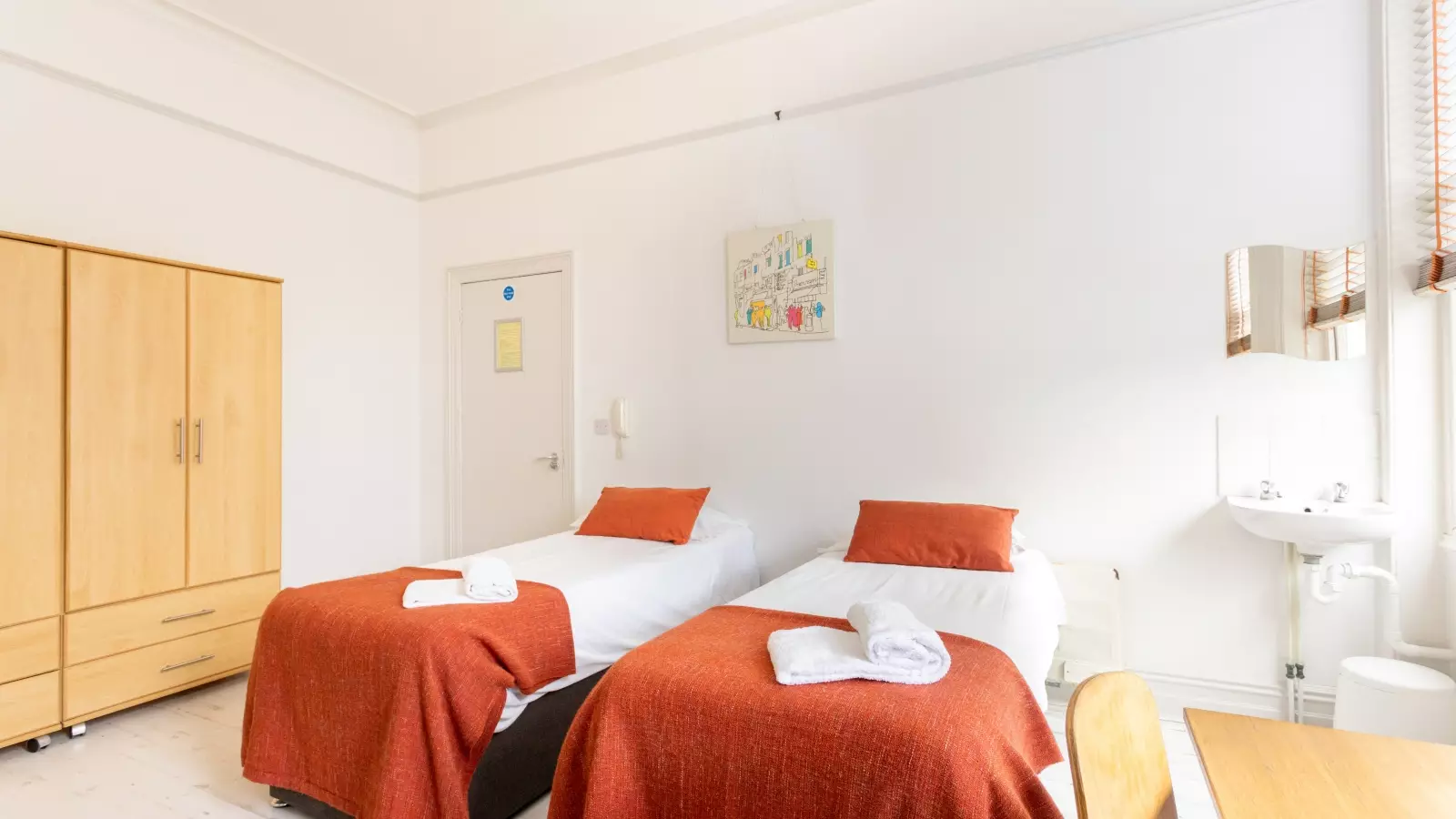 Flat Penywern Road in Greater London