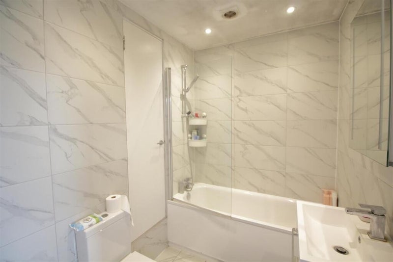 Room Brixton Hill in Greater London