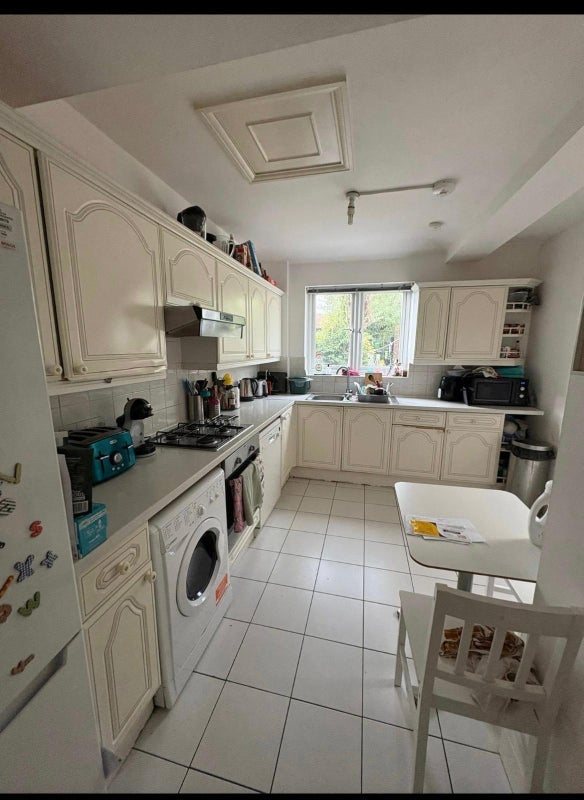 Room The Ridgeway in Greater London
