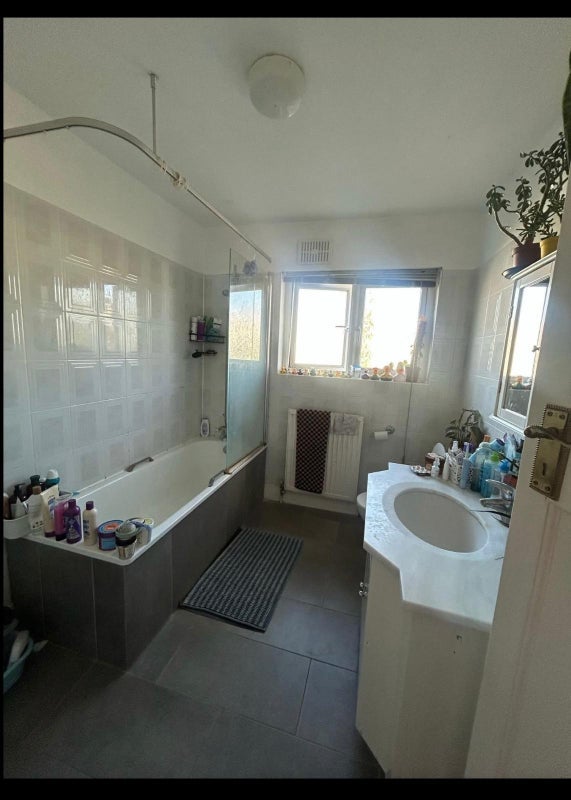 Room The Ridgeway in Greater London