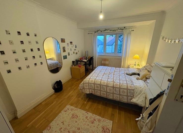 Room The Ridgeway in Greater London