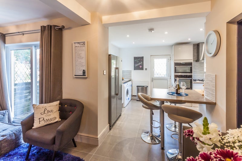 Room Whitefield Road in Cardiff