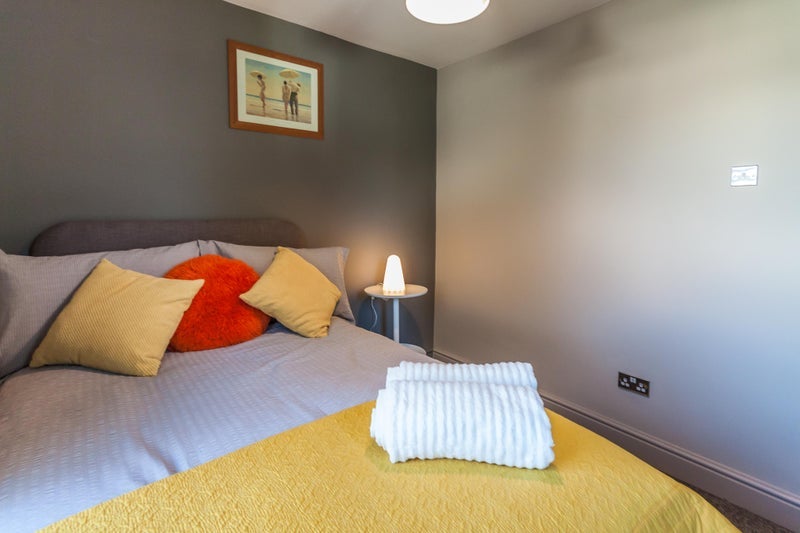 Room Whitefield Road in Cardiff