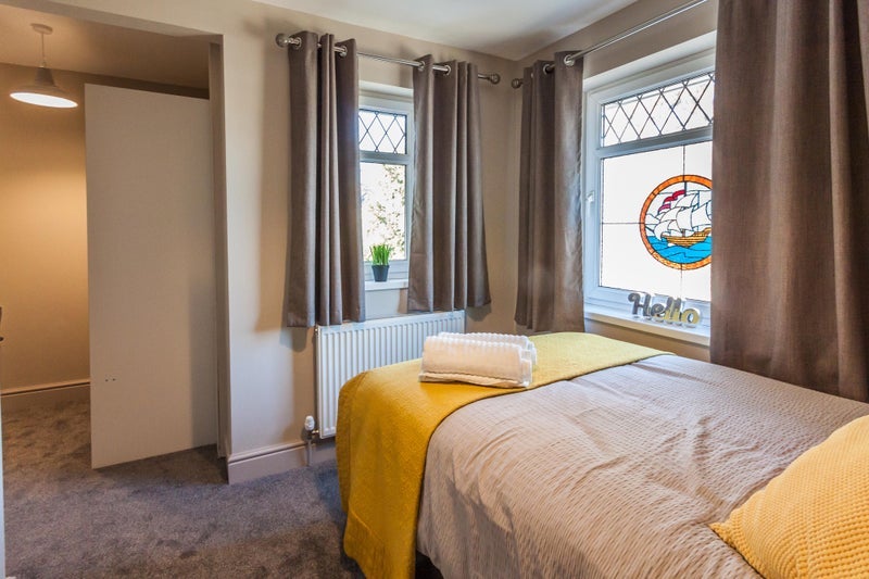 Room Whitefield Road in Cardiff
