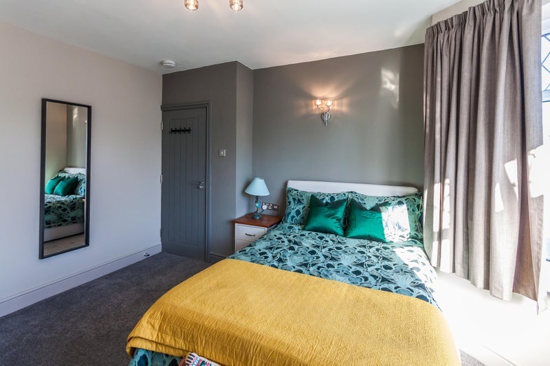 Room Whitefield Road in Cardiff