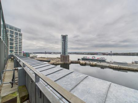 Flat William Jessop Way in Liverpool