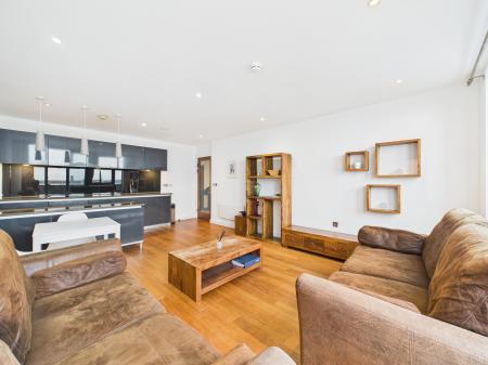 Flat William Jessop Way in Liverpool