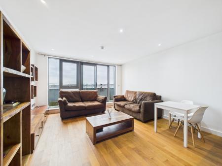 Flat William Jessop Way in Liverpool
