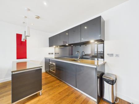 Flat William Jessop Way in Liverpool