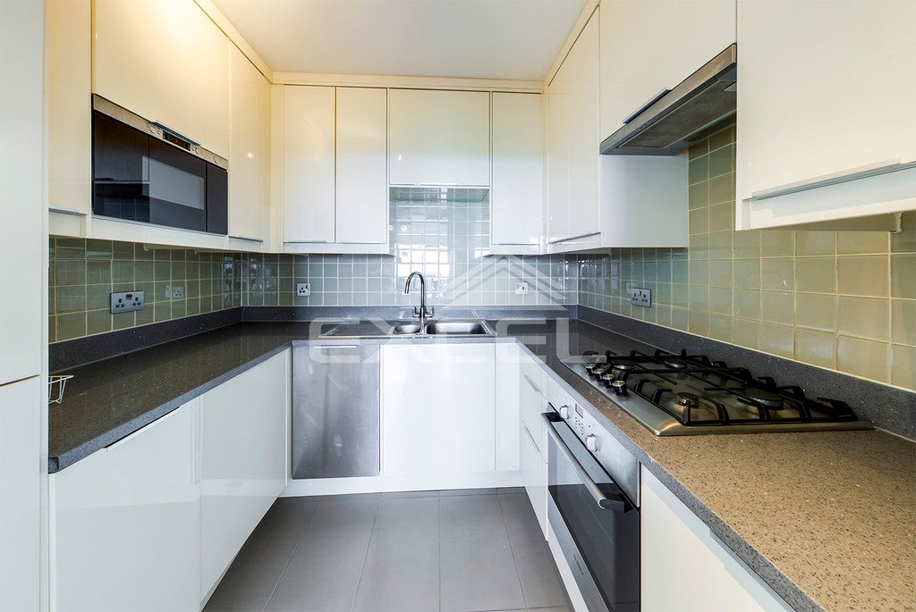 Flat Dobson Close in Greater London