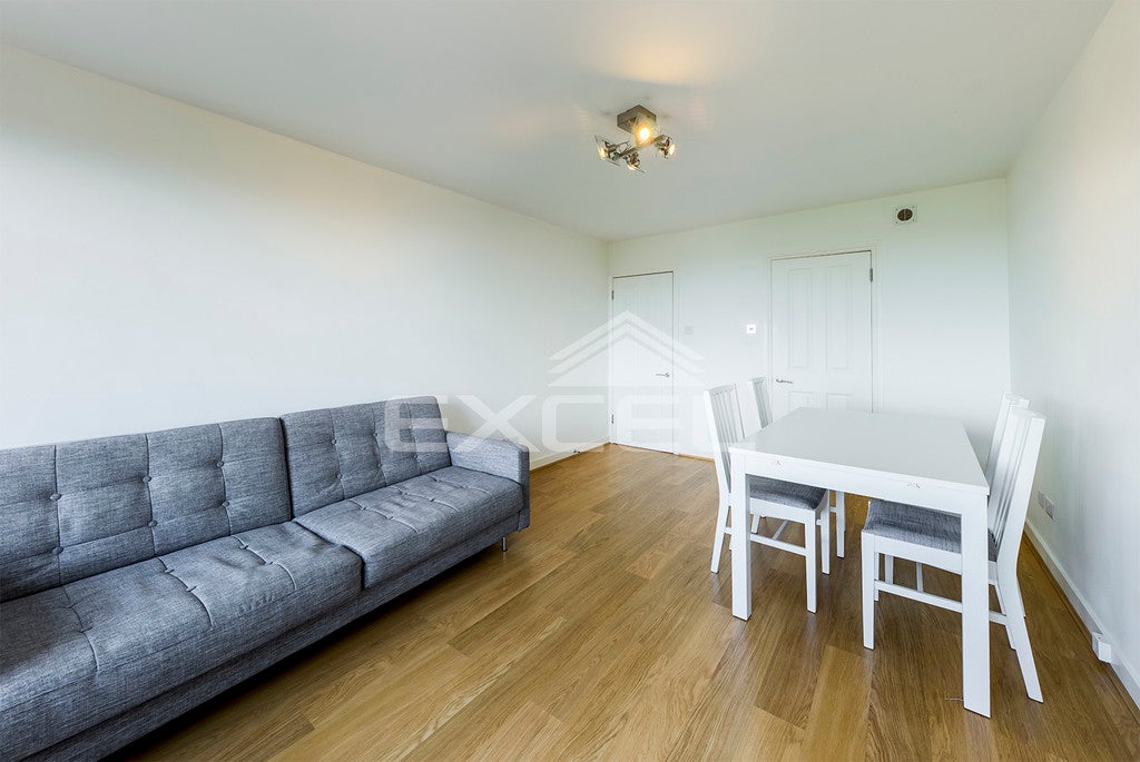 Flat Dobson Close in Greater London
