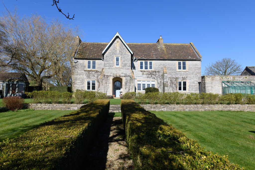 House Somerton Road in Street