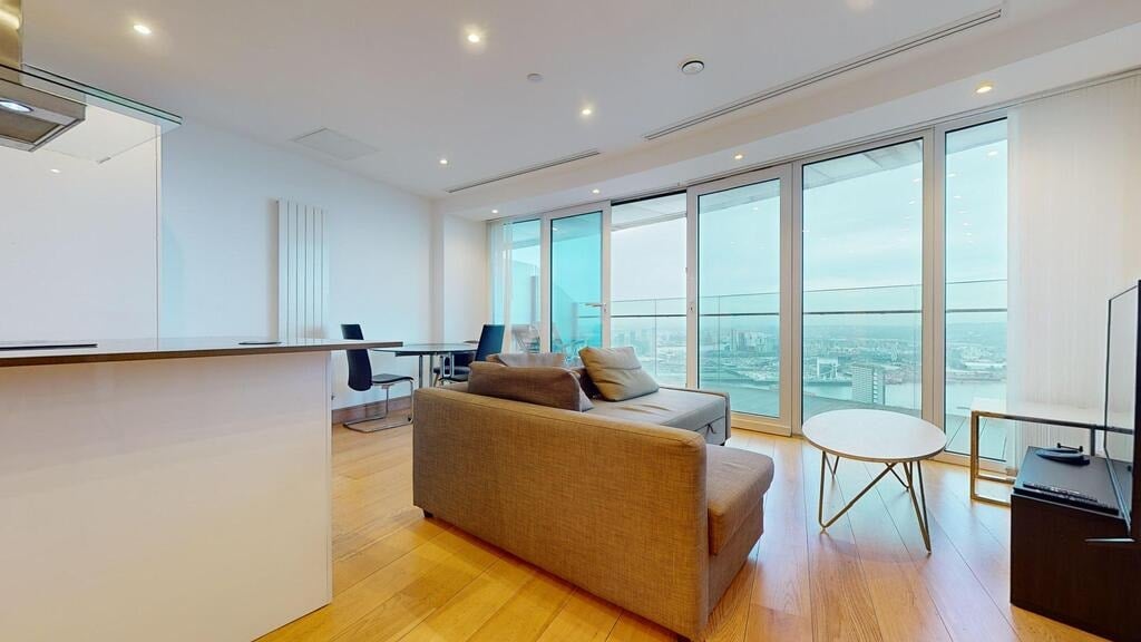 Flat Crossharbour Plaza in Greater London