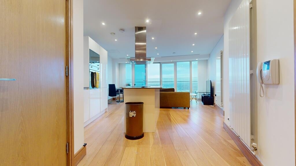 Flat Crossharbour Plaza in Greater London