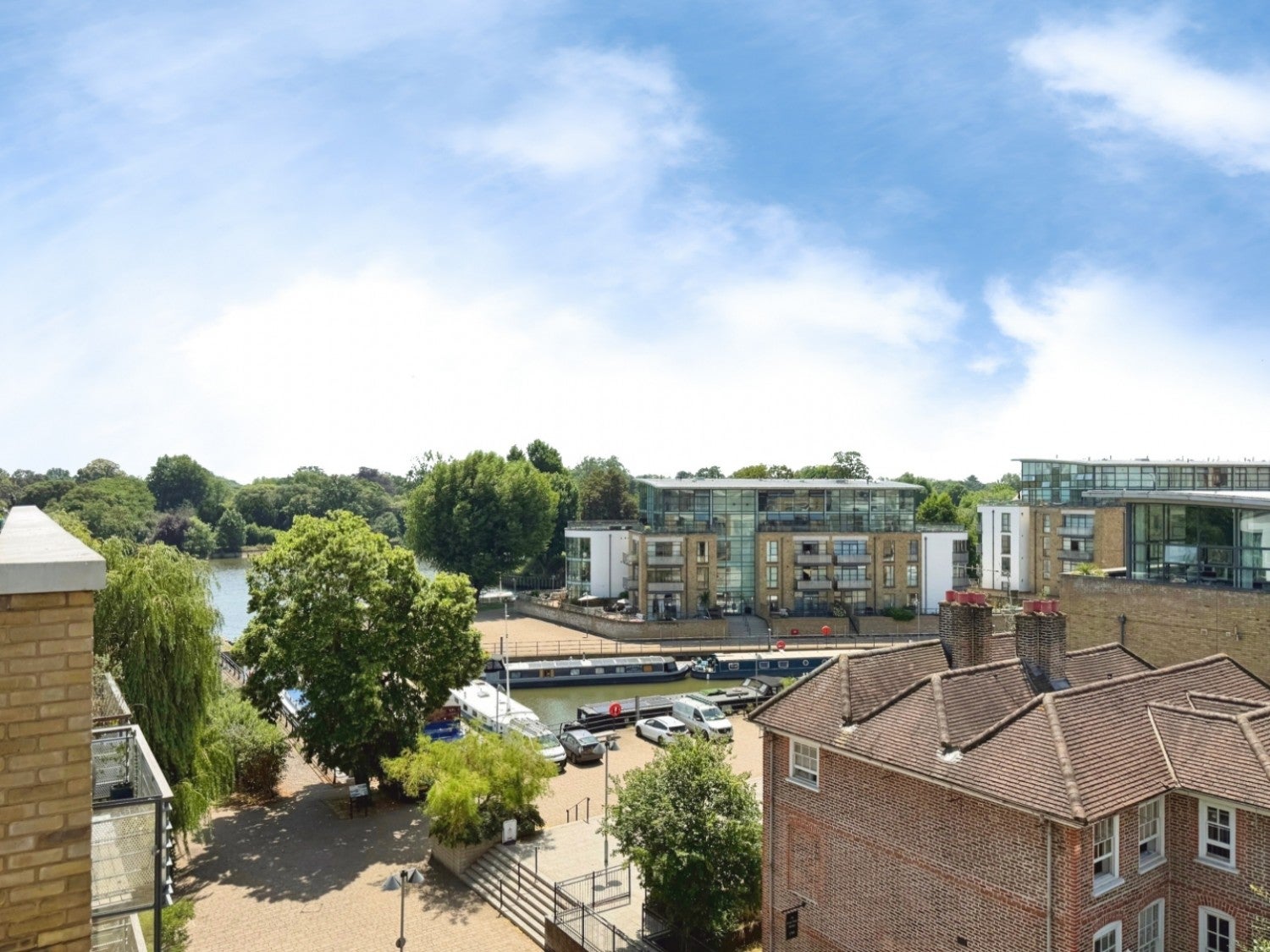 Flat Ferry Lane in Greater London