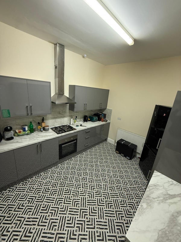 Room Albany Road in Manchester