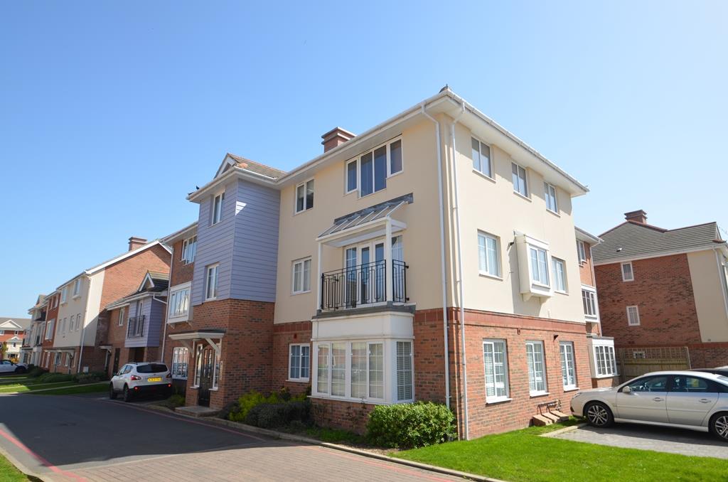Flat Wren Lane in Greater London