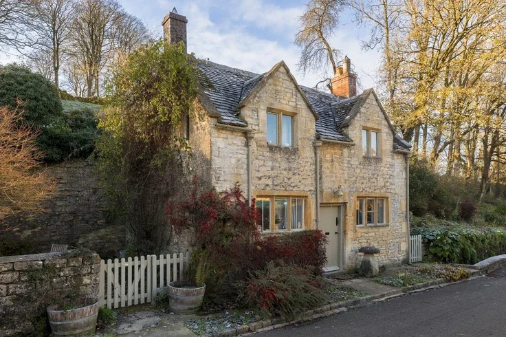 House White Way in Cotswold District