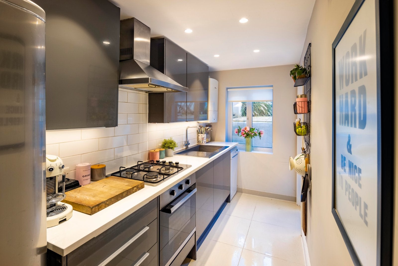 Flat Linden Gardens in Greater London