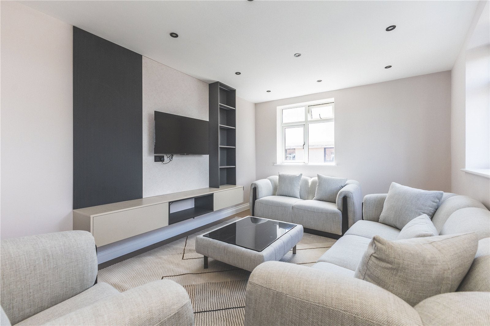 Flat Philpot Street in Greater London