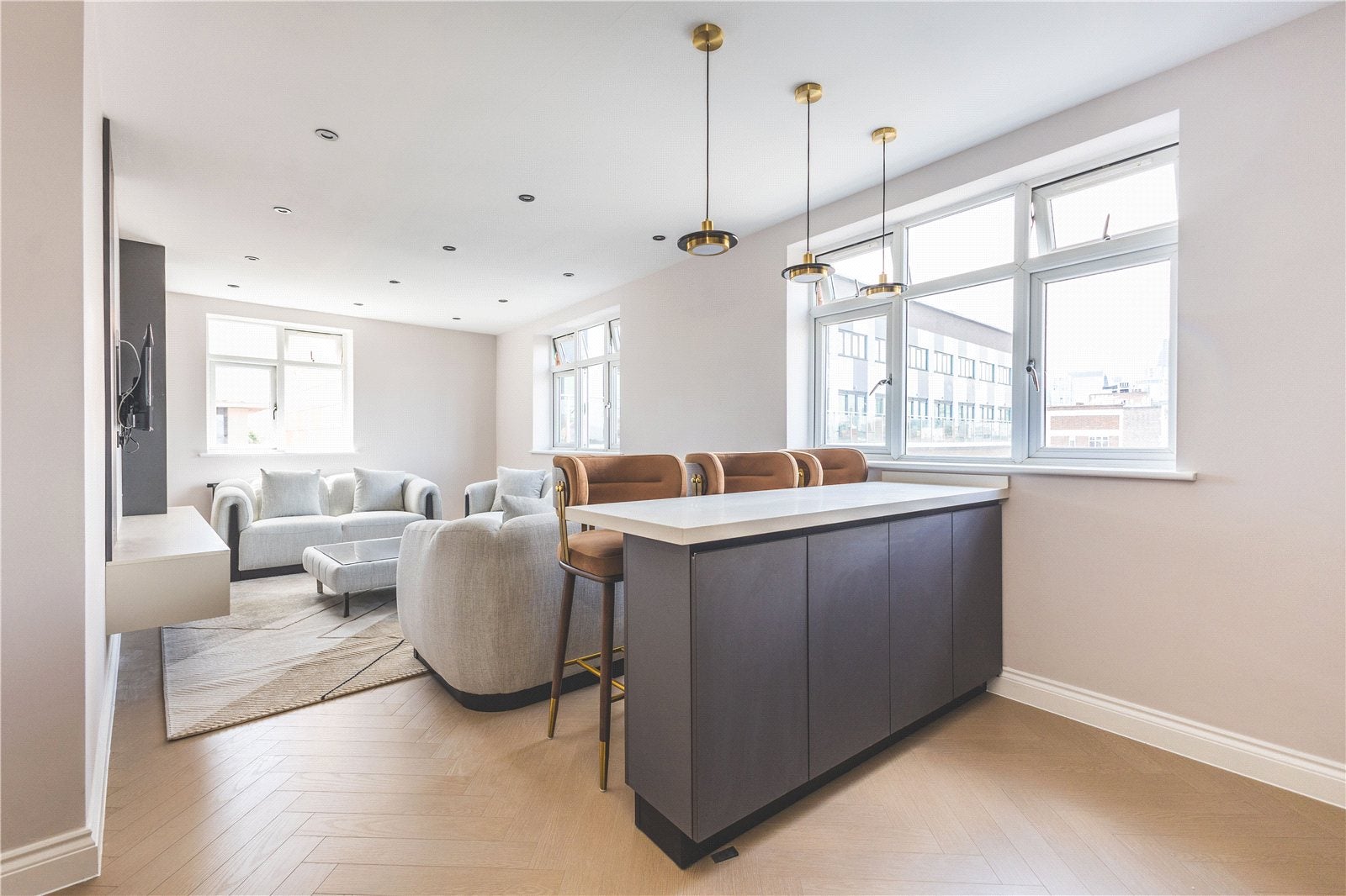 Flat Philpot Street in Greater London