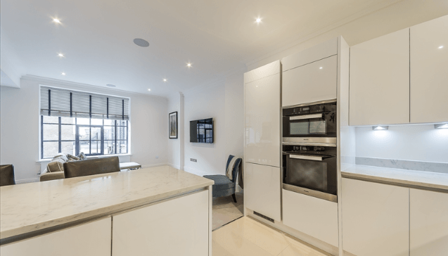 Flat Sutton Court Road in Greater London