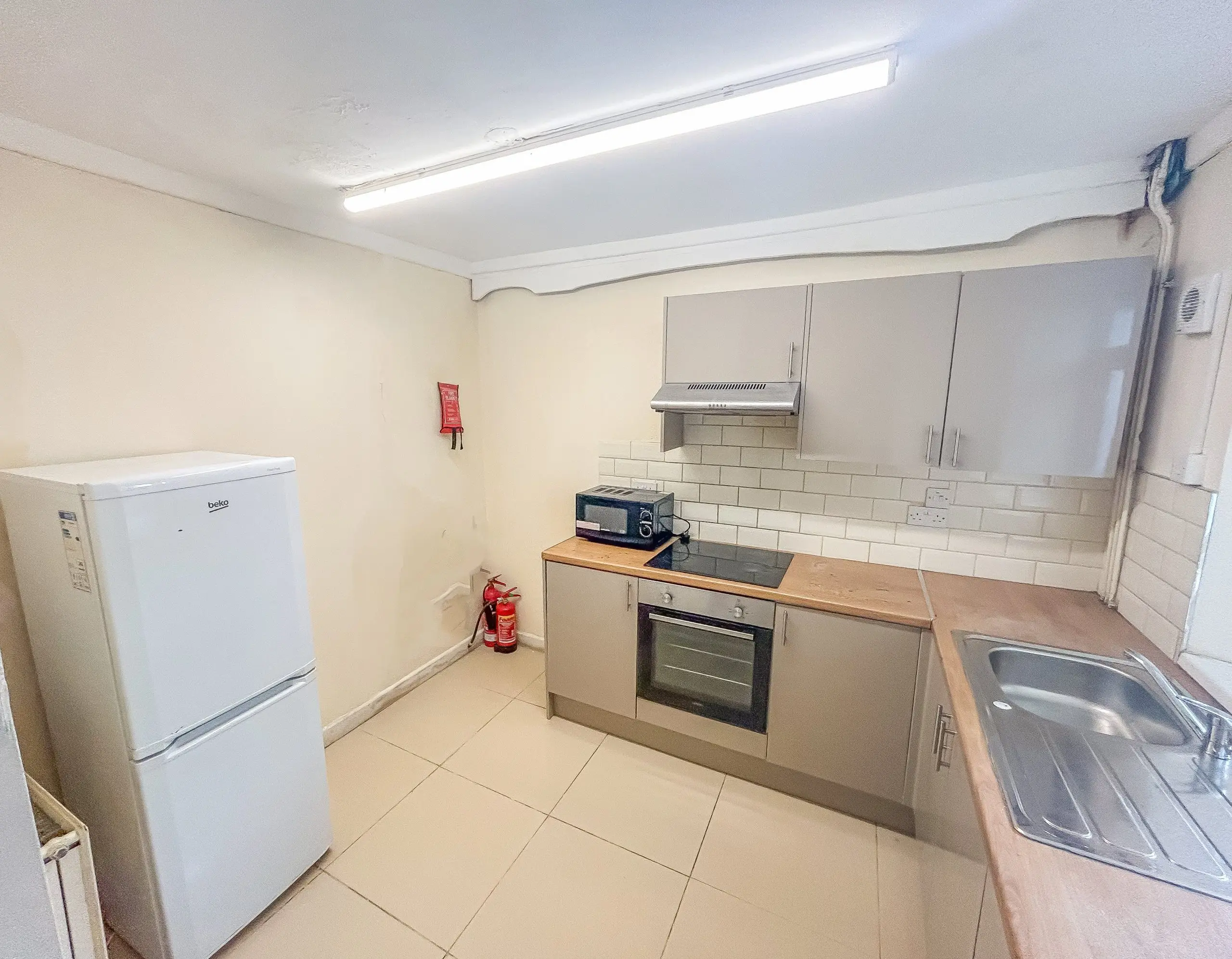 Flat Broadway in Pontypridd