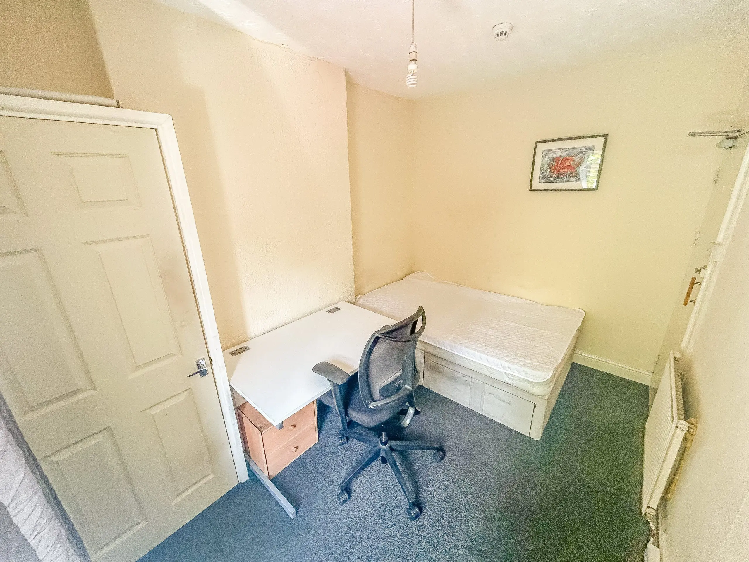 Flat Broadway in Pontypridd