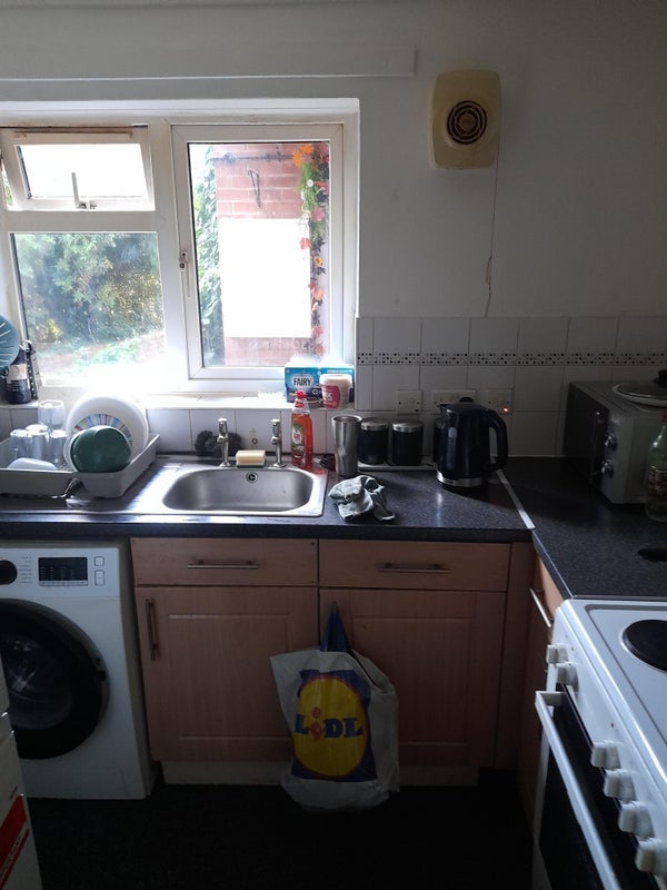 Room Meadow Close in Stratford-on-Avon