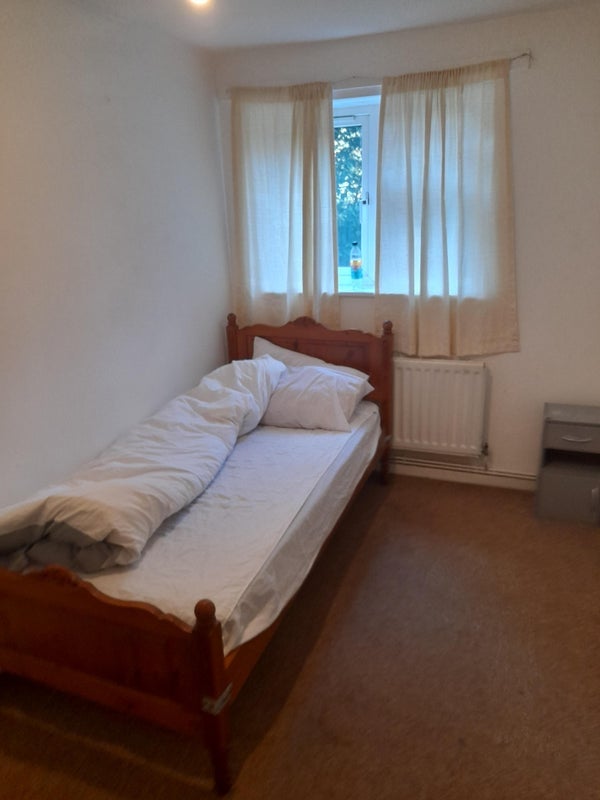 Room Meadow Close in Stratford-on-Avon