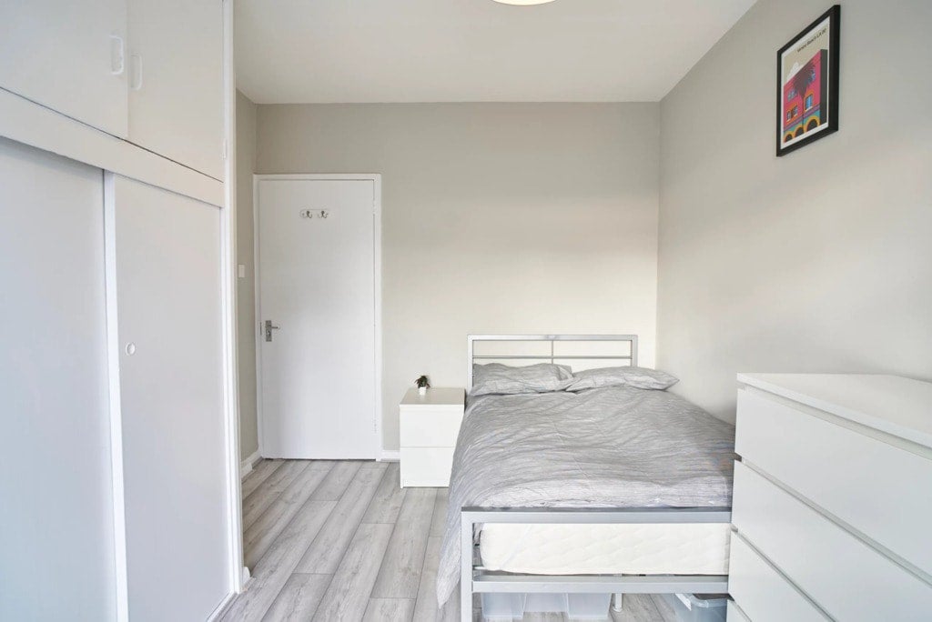 Room Whitton Walk in Greater London