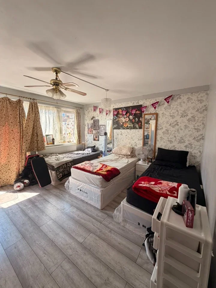Room Odessa Road in Greater London