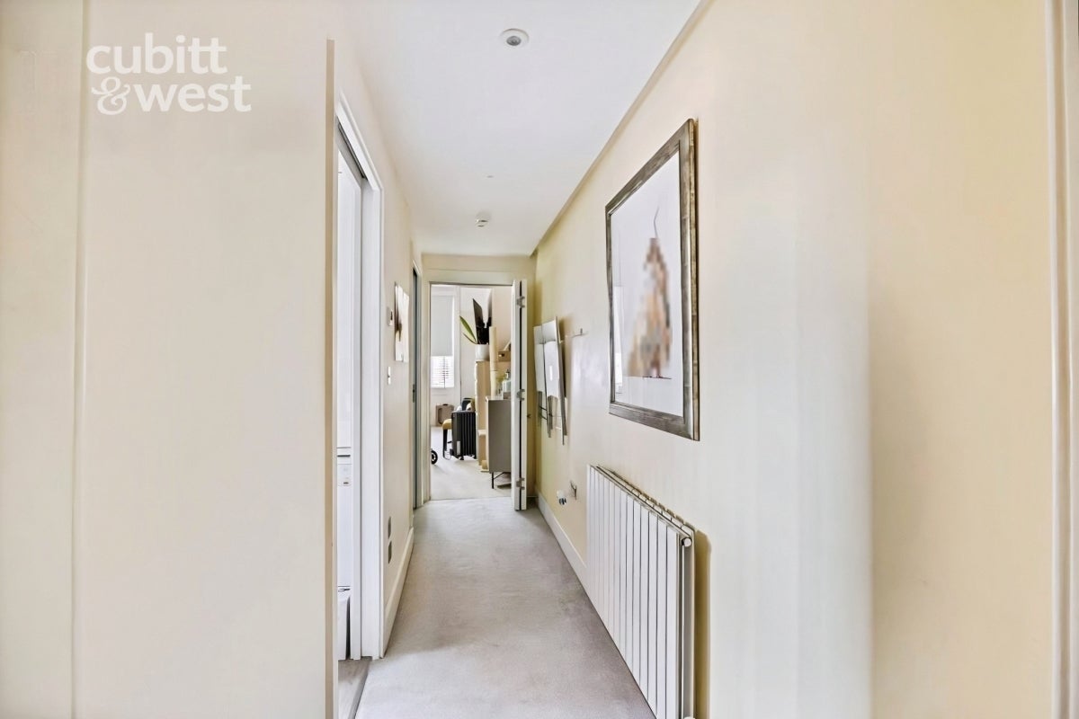 Flat Linkfield Lane in Reigate and Banstead