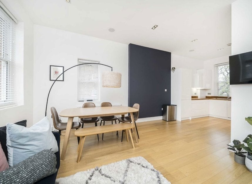Flat Kingston Road in Greater London