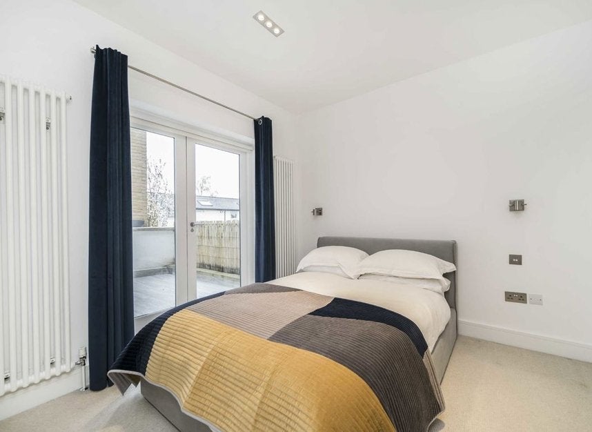 Flat Kingston Road in Greater London