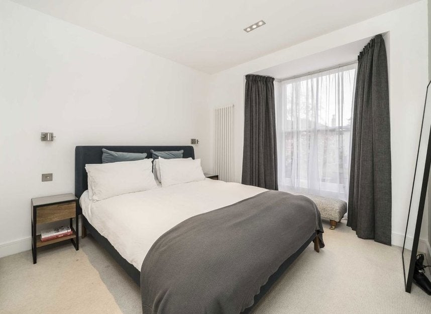 Flat Kingston Road in Greater London