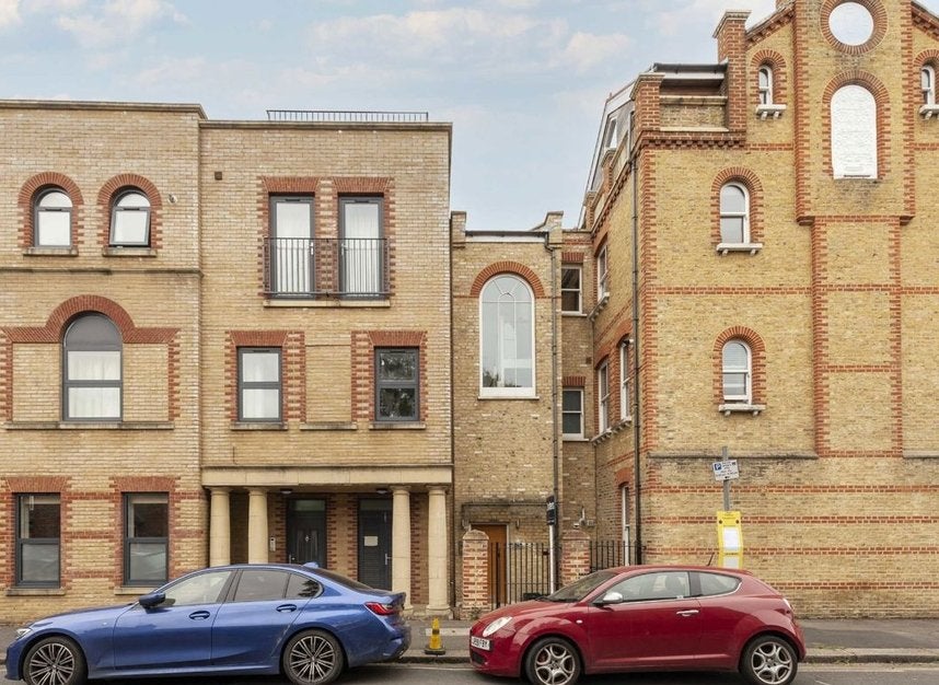 Flat Kingston Road in Greater London