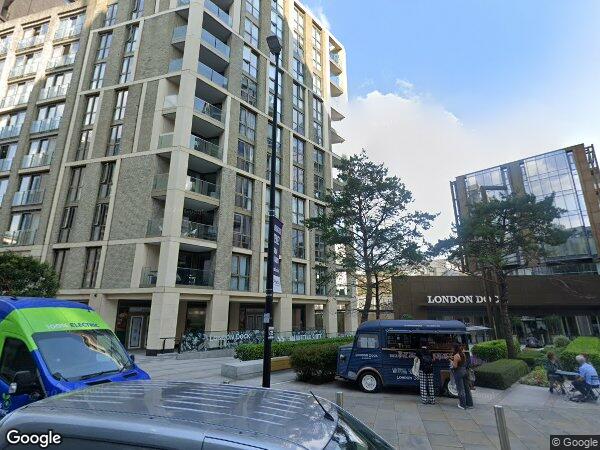 Flat Vaughan Way in Greater London